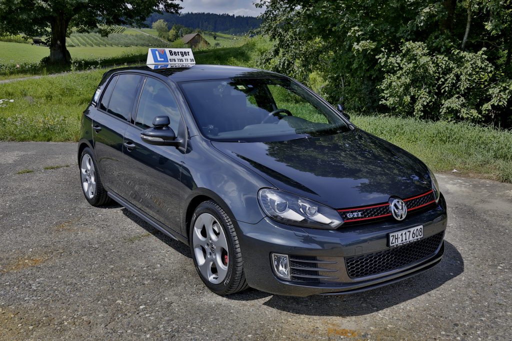 Autofahrschule Bülach Fahrschulfahrzeug VW Golf GTI