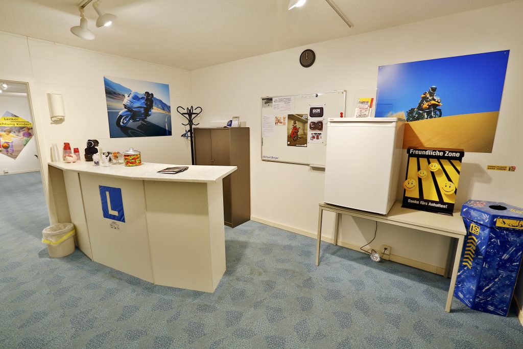 Fahrschule Bülach Theorie-Center Empfangsbereich VKU Bülach